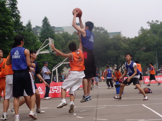 尤其是栏间